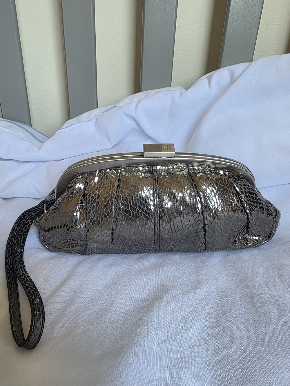 Kenneth Cole Reaction Metallic Faux Snakeskin Silver Wristlet Kiss Lock Clutch
